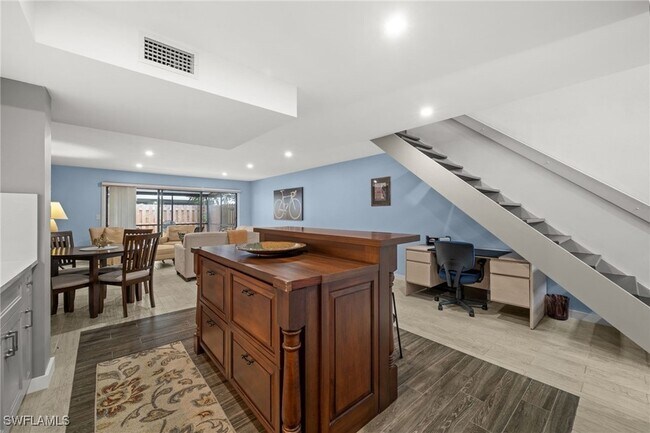 Building Photo - 833 Meadowland Dr