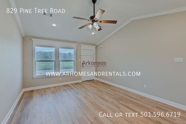 Building Photo - 829 Pine Tree Rd