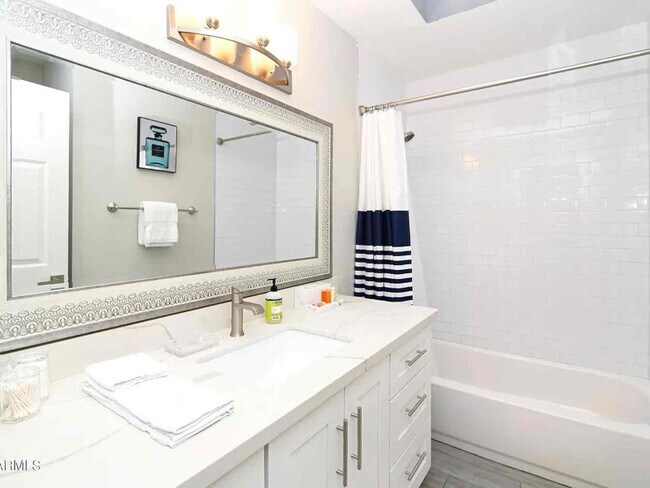 Building Photo - 6583 N 79th Pl