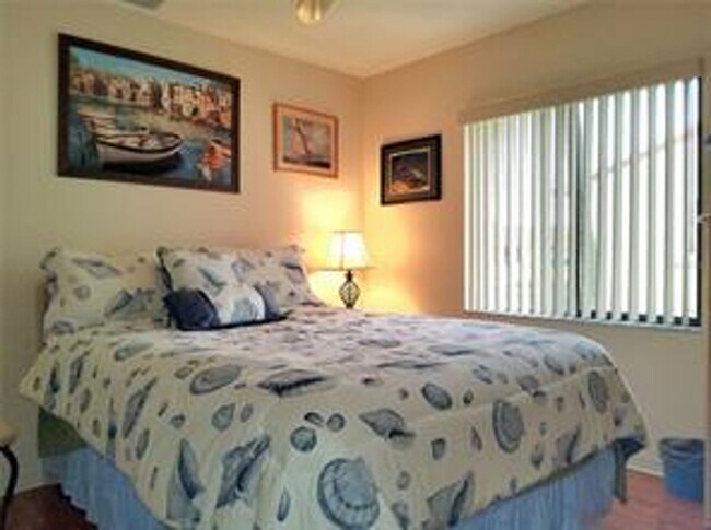 Building Photo - Seasonal 3/2/2 waterfront villa in Punta Gorda