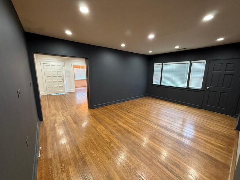 Building Photo - 1493 W 47th St