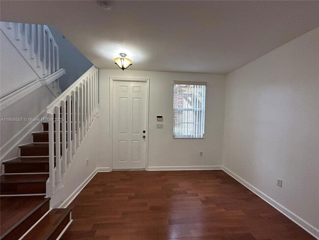 Building Photo - 3370 NE 14th Dr