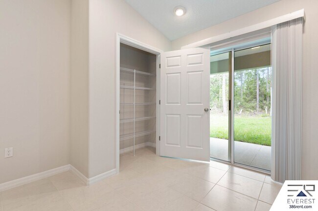 Building Photo - LIKE NEW 3/2/1 TOWNHOUSE IN BEAUTIFUL SEMINOLE WOODS