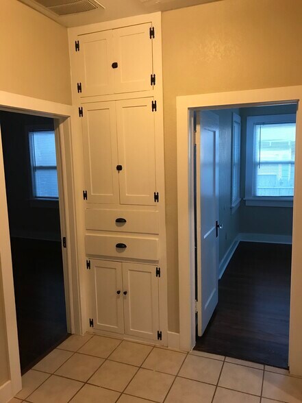 Hallway to the bedrooms - 512 NW 31st St