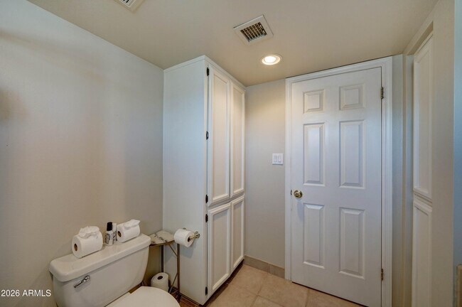 Building Photo - 2511 E Shaw Butte Dr