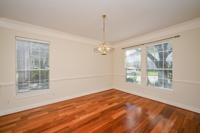 Building Photo - 1547 Lakeside Enclave Dr