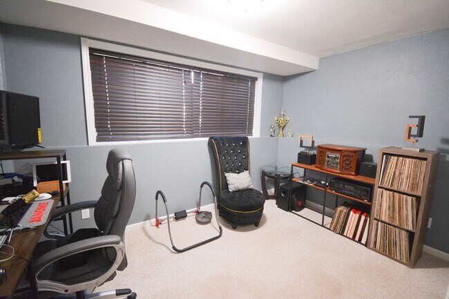 Building Photo - Modern 5-Bedroom Home for Rent in Rochester MN with Garage & Fenced Yard