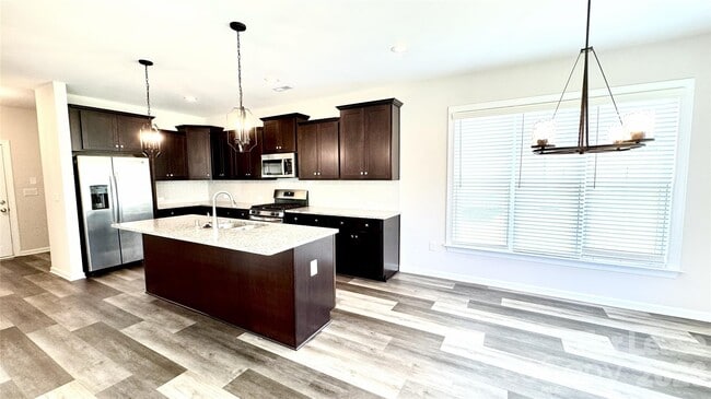 Building Photo - 1135 Overlake Dr