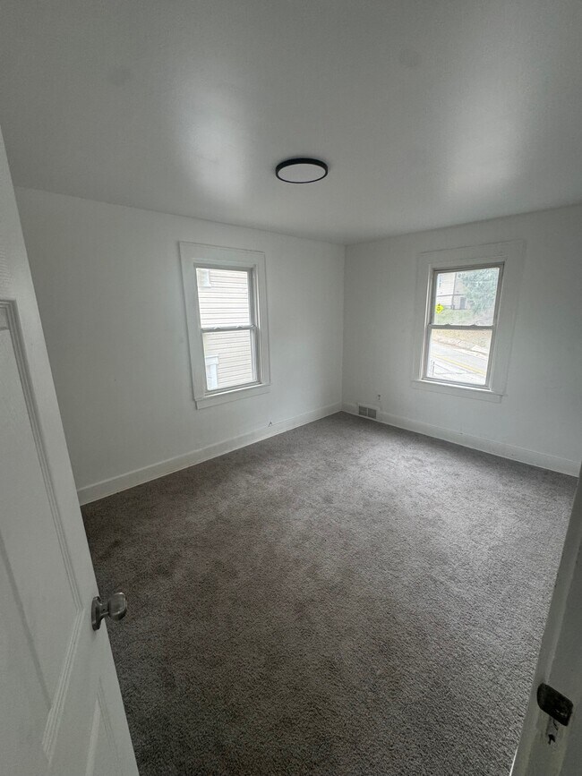 Building Photo - 275 Greensburg Pike