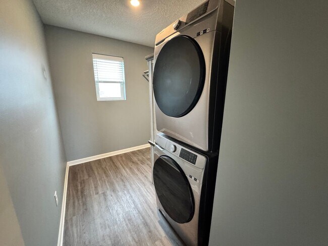 Building Photo - Dream House!! 4 Bedroom 3 Bath House in Davenport is a MUST SEE!!