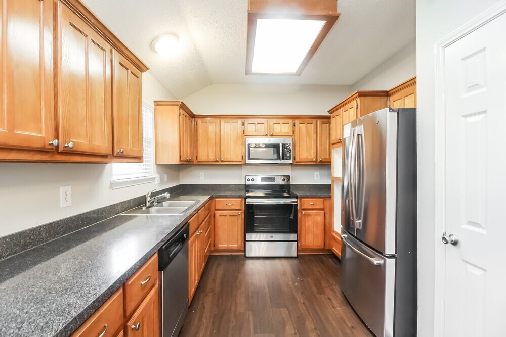 Building Photo - 1528 Warwick Dr