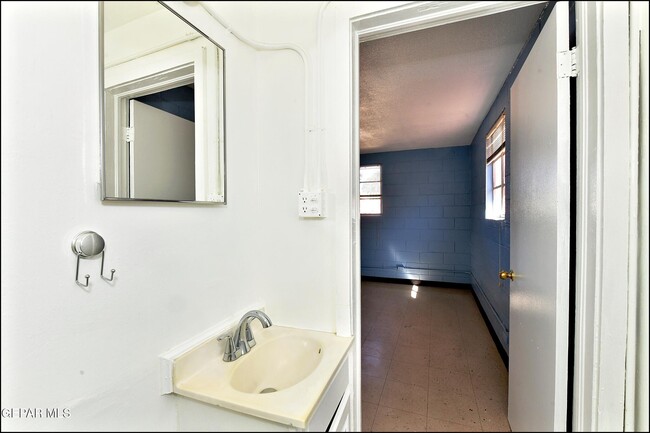 Building Photo - 8058 Gilbert Dr