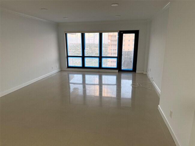 Building Photo - 5100 N Ocean Blvd