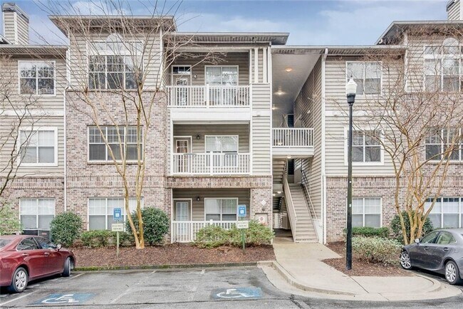 Building Photo - 2700 Pine Tree Rd NE