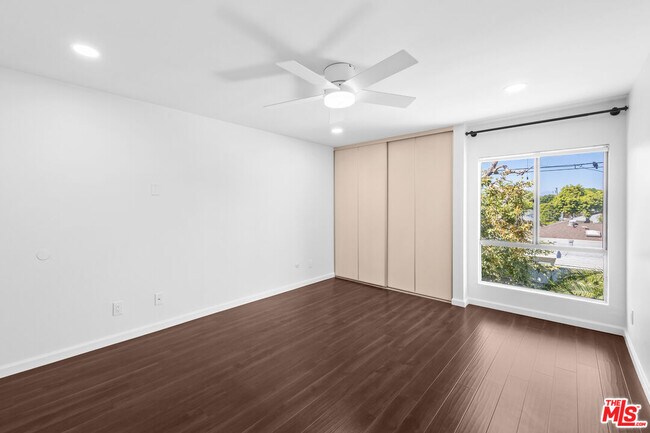 Building Photo - 4900 Overland Ave