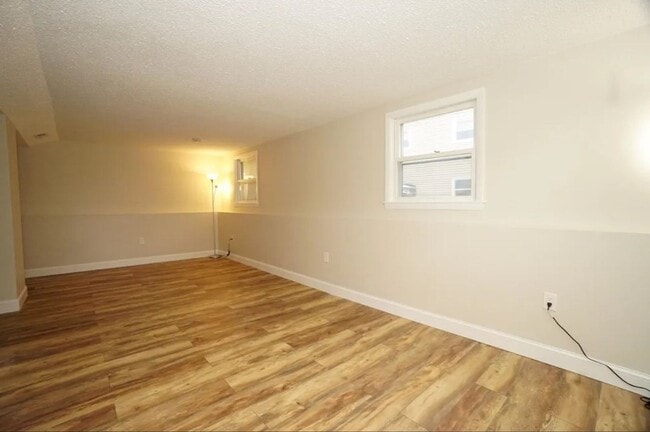 Building Photo - 42 Woodfield St