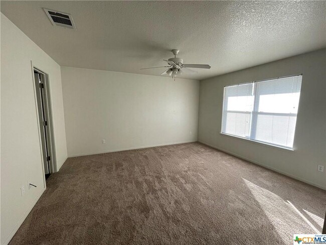 Building Photo - 509 Redbud Dr