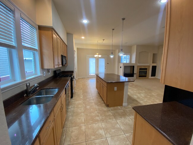 Building Photo - Available September! Beautiful and Spacious Home in Central Park!