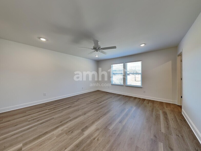 Building Photo - 522 Pointe Dr