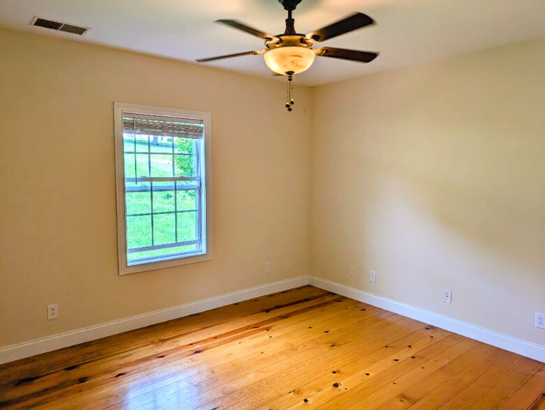 Building Photo - 3062 Quail Ct