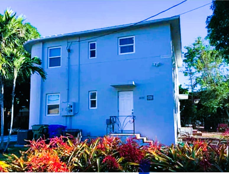 side view - 685 SW 19th Rd