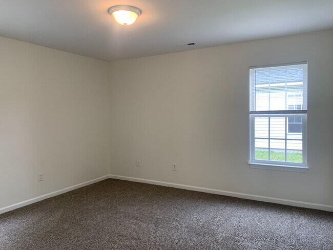 Building Photo - 3 Bedroom 2 Bath House on Victory Gardens ...