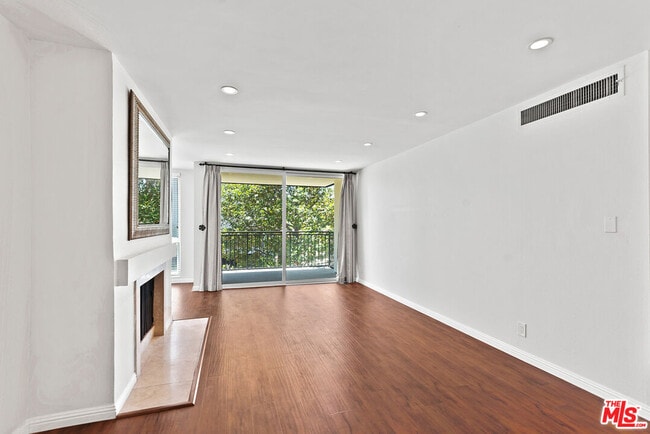 Building Photo - 1340 S Beverly Glen Blvd