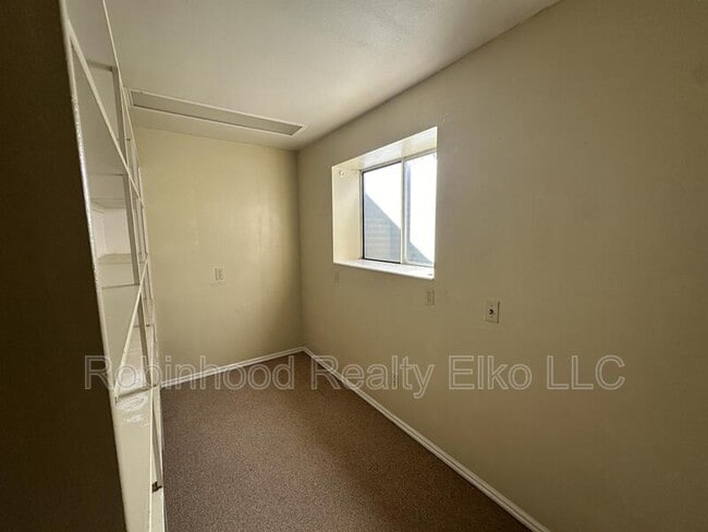 Building Photo - 1235 Dotta Dr
