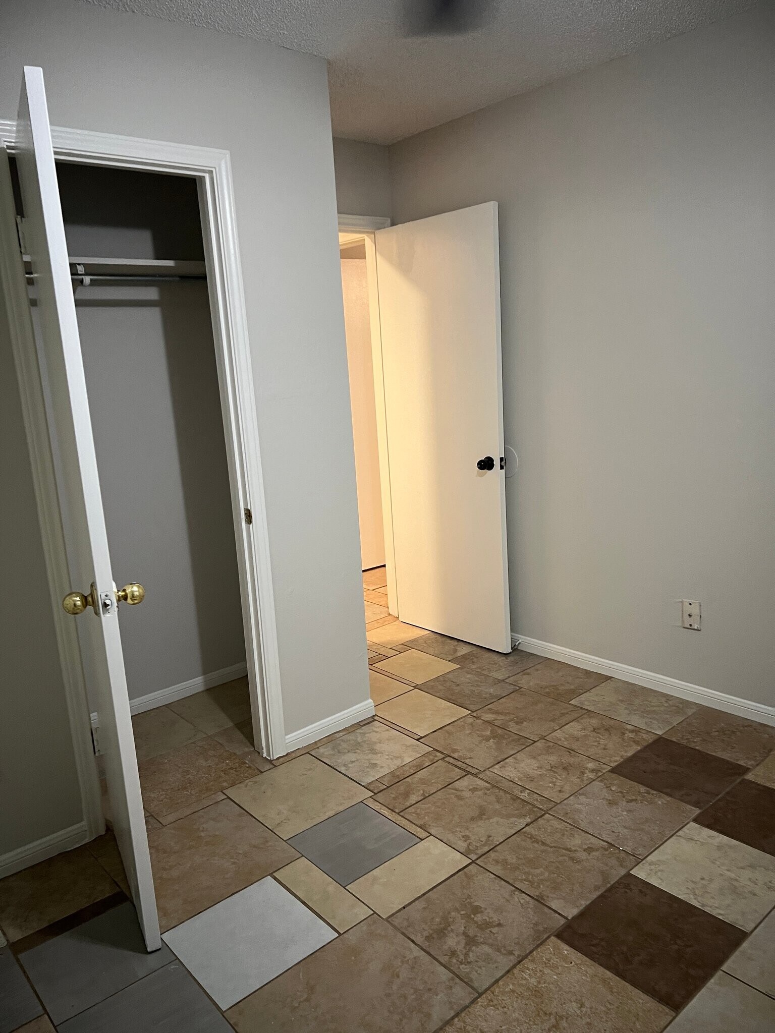 Building Photo - 2507 Bermuda Dr