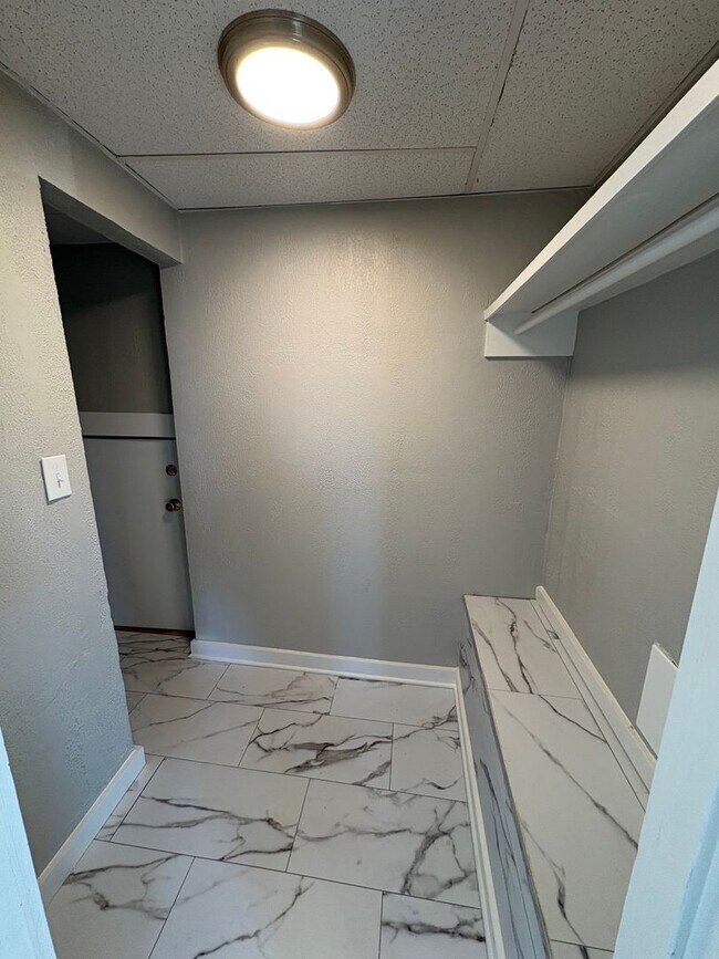 Building Photo - 68 Cabot St