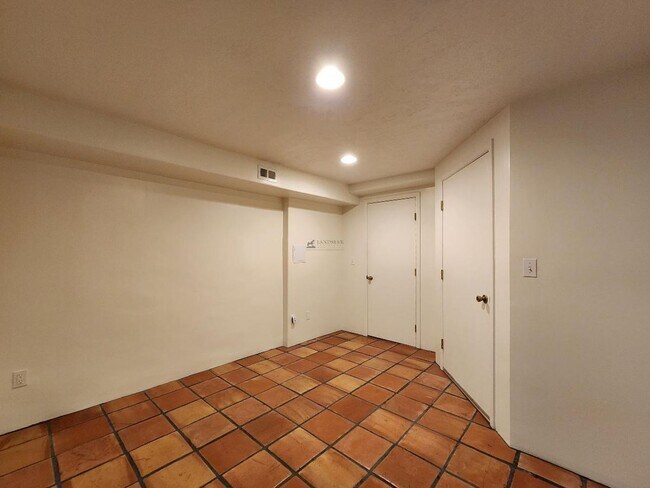 Building Photo - 602 Griffin St