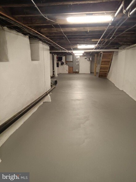 Building Photo - 335 W Girard Ave