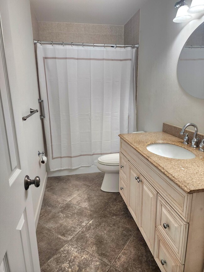 Building Photo - 191 SE 9th Ct