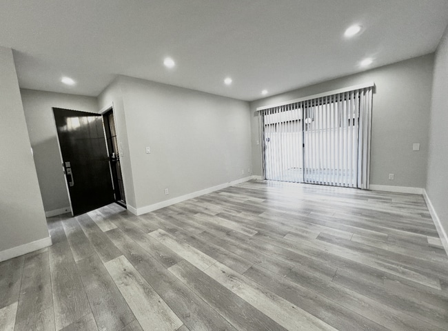 Building Photo - 806 Coriander Dr