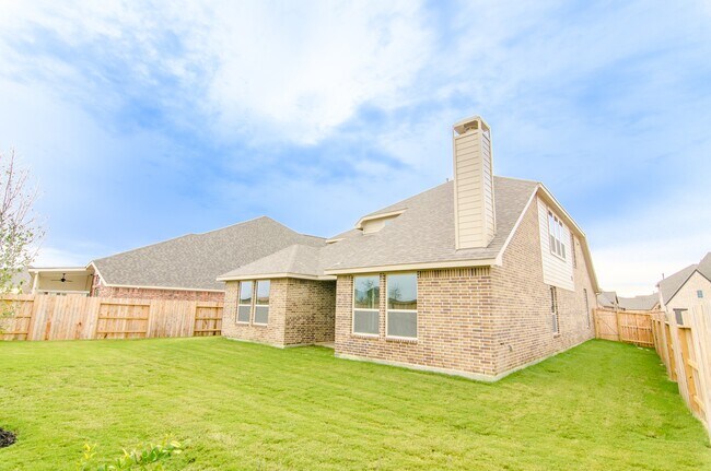 Building Photo - 18122 Glenlyon Dr