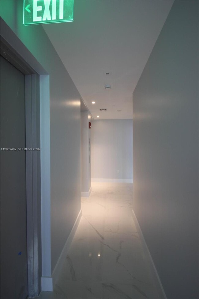 Building Photo - 5000 Island Estates Dr