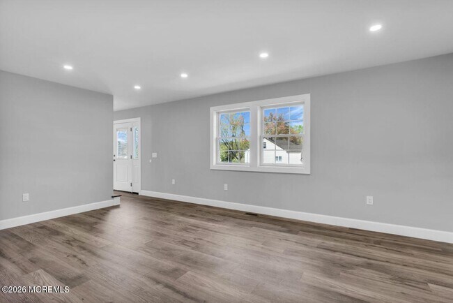 Building Photo - 553 Colts Neck Rd