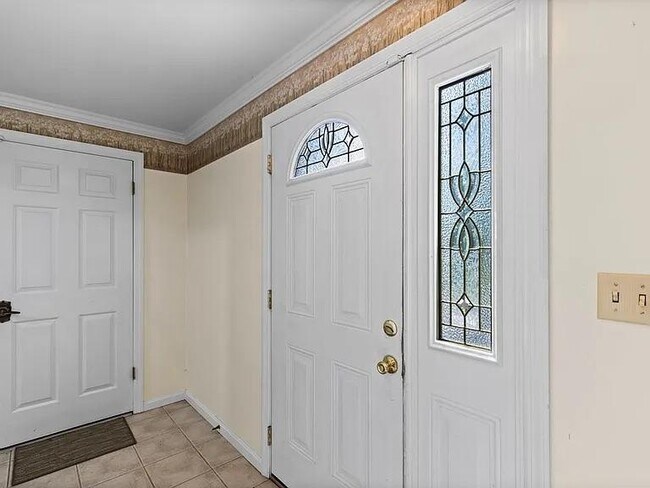 Building Photo - 1447 Beverly Dr