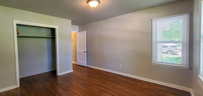 Building Photo - 2 bedroom 1 bath duplex in Shawnee