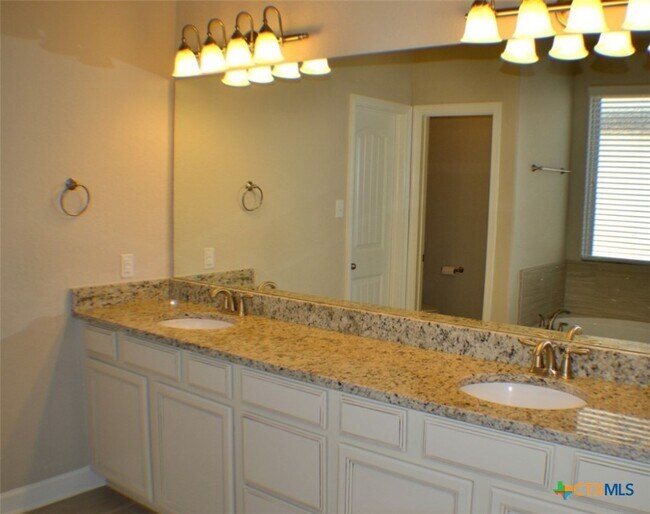 Building Photo - 3127 Pinecone Cove