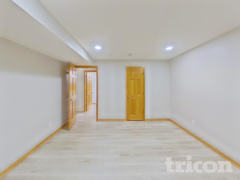 Building Photo - 209 Greenbriar Ln