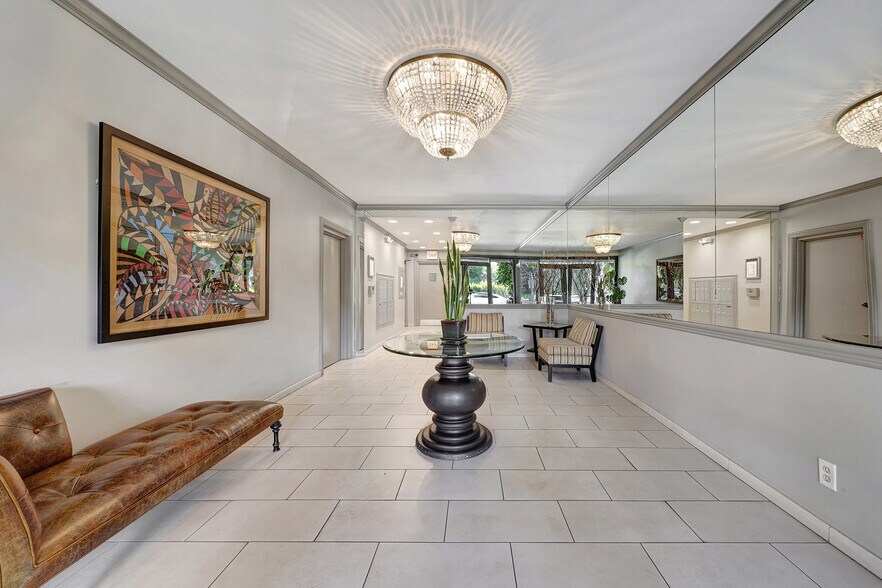 Building Photo - 8871 Burton Way