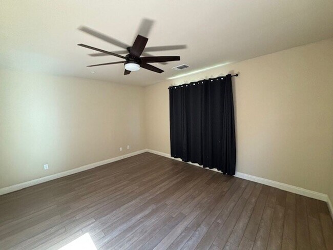 Building Photo - Elegant 4-Bedroom Home with Paid Solar in ...