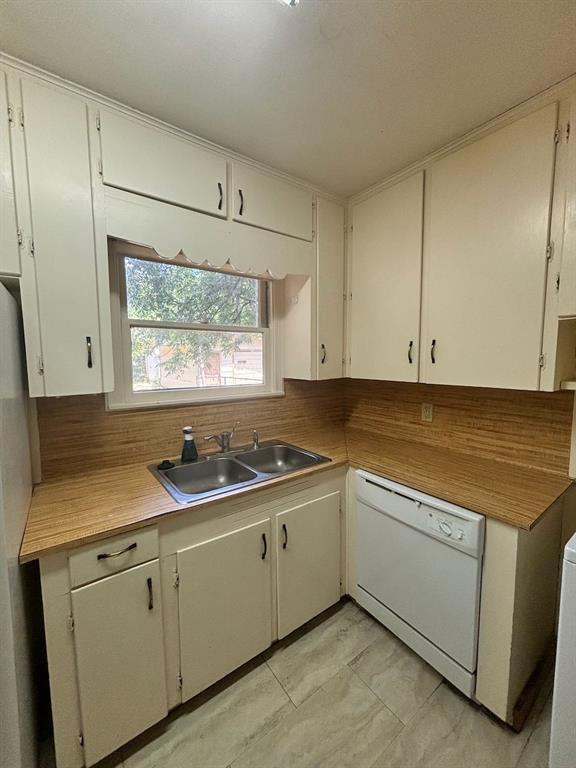 Building Photo - 1408 Romeria Dr