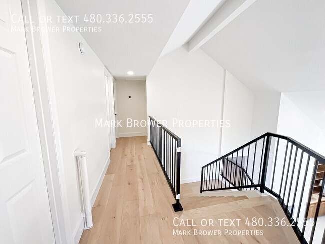 Building Photo - 228 W Royal Palm Rd