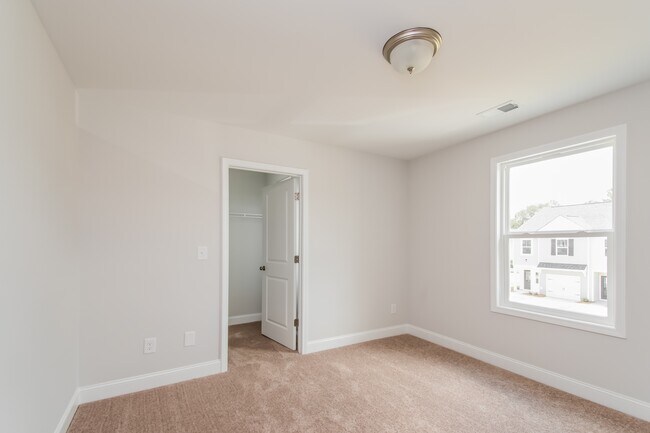 Building Photo - 438 Blue Robin Ln