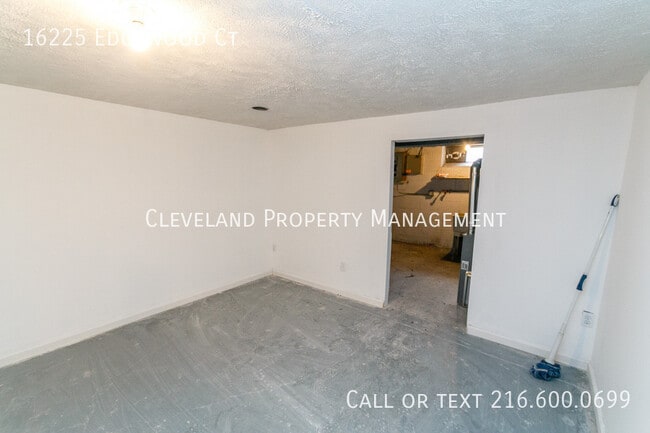 Building Photo - 16225 Edgewood Ct