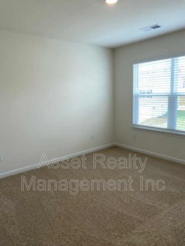 Building Photo - 12134 Evergreen Dr NE