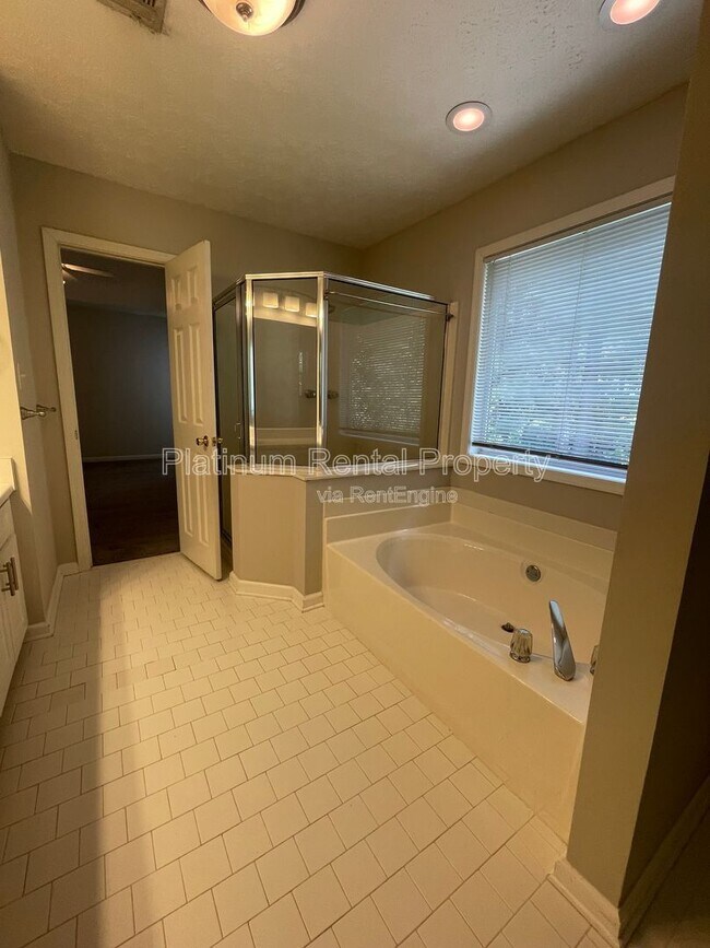 Building Photo - 1020 Twin Brook Ct NW