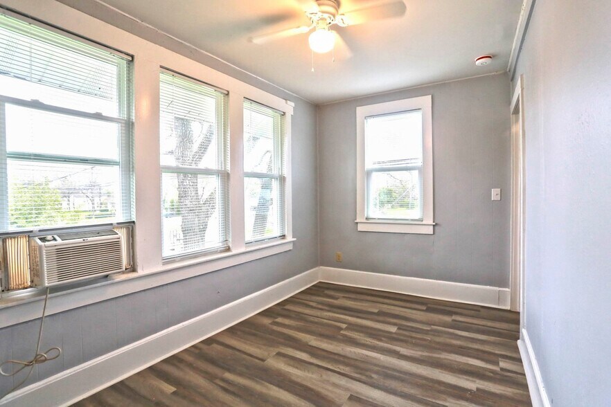 Building Photo - 608 N Anglin St
